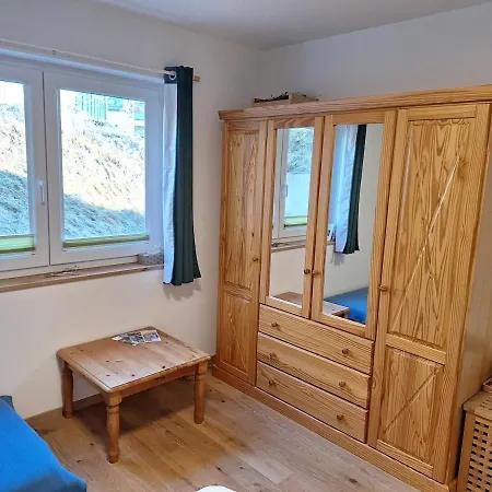 Dreibett-zimmer Mit Eigenem Separatem Bad Und Wc Apartment Hentern